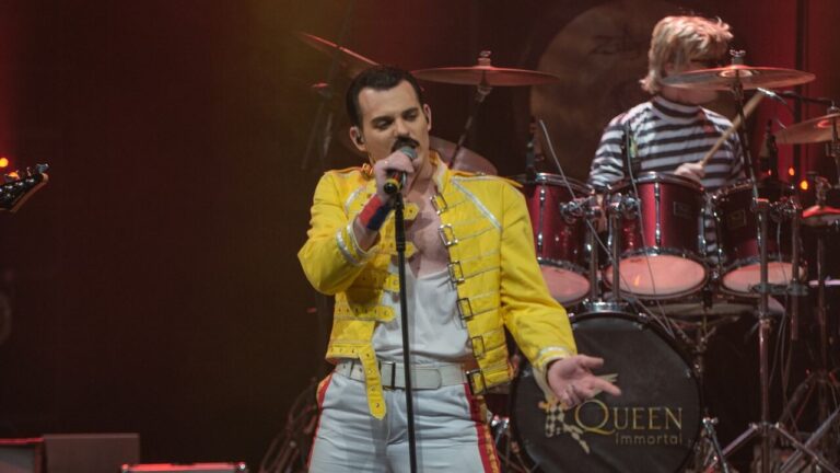 Curitiba recebe show tributo à icônica banda Queen