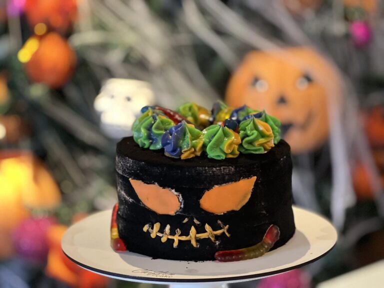 Chiffon Cake anuncia café animado e doces de Halloween