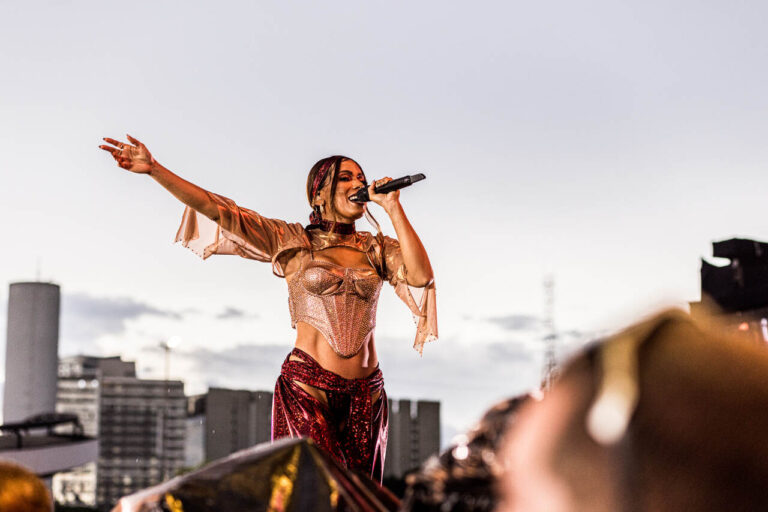 Anitta fará show de pré-Carnaval em Curitiba. Veja quando e onde