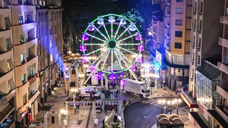 Curitiba recebe espetáculo “Natal nas Alturas: O Amor Presente” em plena roda gigante