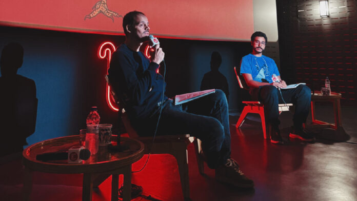 Antonio Gonçalves Jr e Gabriel Borges anunciando as produções da 14ª Mostra Olhar de Cinema (Créd. Aro Oito)_Easy-Resize.com