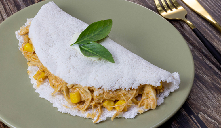 Tapioca recheada com frango desfiado uma delícia