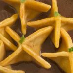 Sachetto de Rabada: ravioli de rabada servido ao molho da própria rabada