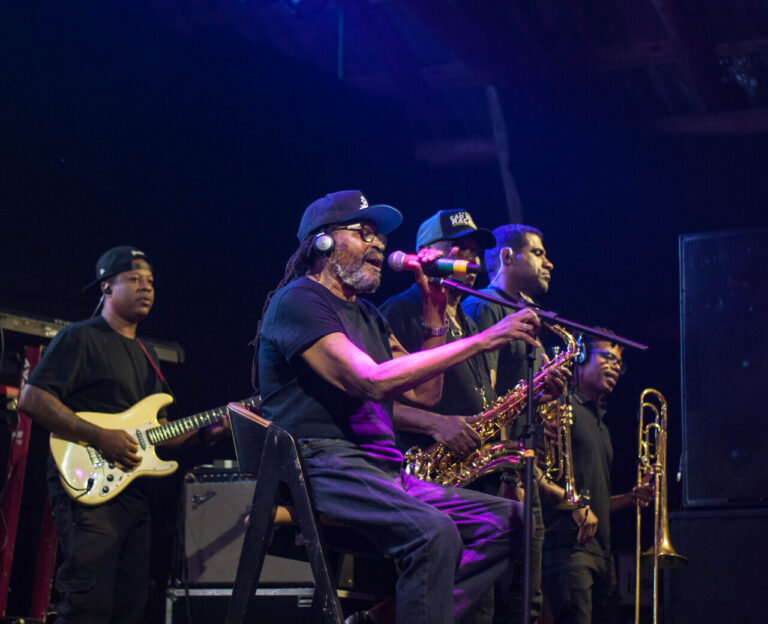 Edson Gomes se apresenta em Curitiba em outubro - Cred Gabriele Darbone