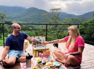 Café da manhã com vista para o Morro do Canal