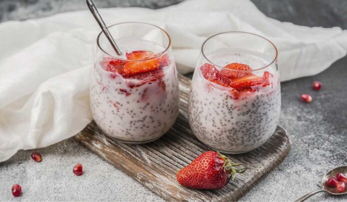 Intestino Feliz: Parfait de Iogurte Natural com Morango e Chia