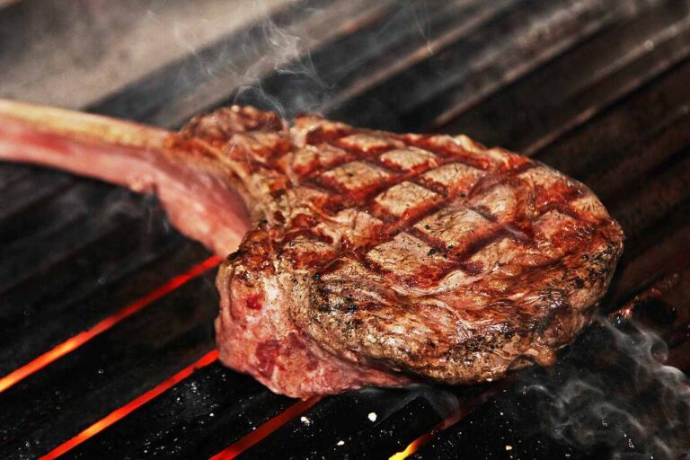 Tomahawk vai estar no menu do Redtrees Steakhouse - foto ilustrativa - Reinhard Thrainer pixabay