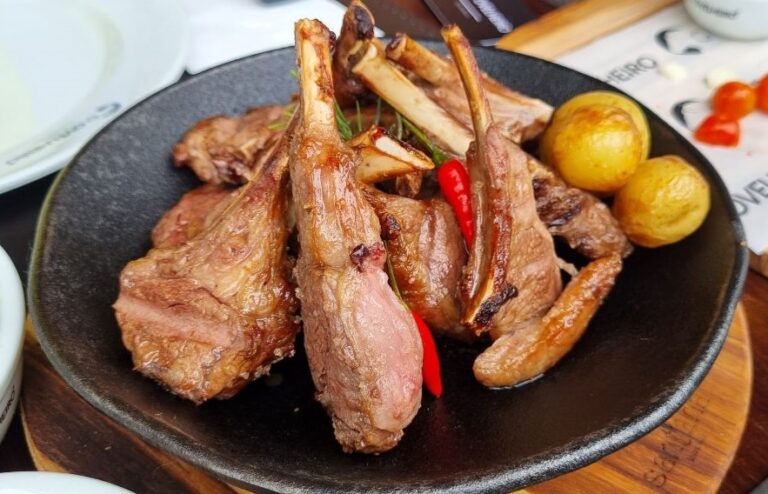 Carré de cordeiro d'O Ovelheiro: delicioso! (foto Simone Meirelles)