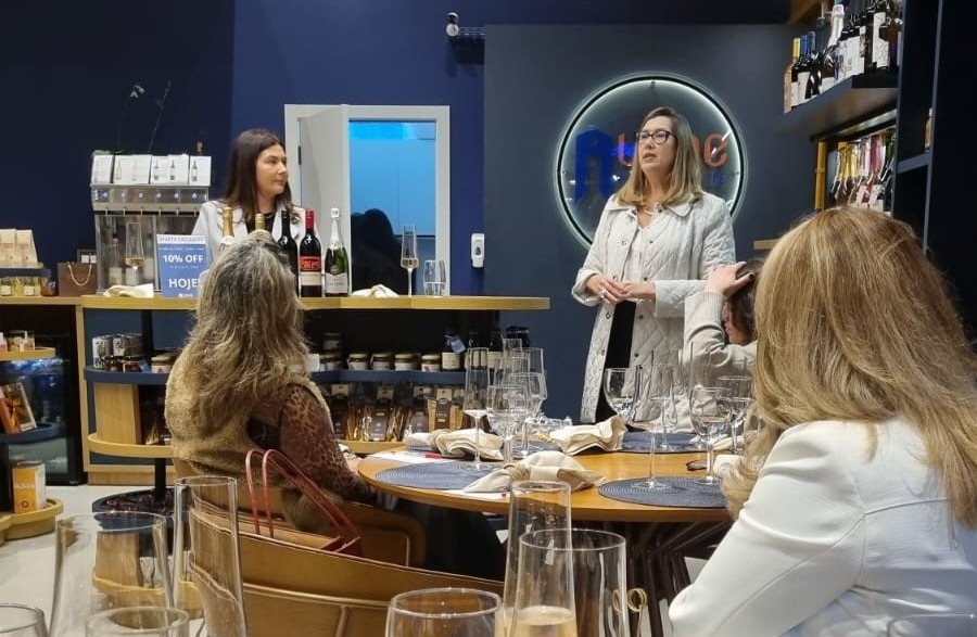 Simone Meirelles na aula da Wine Personnalité (foto MKT)