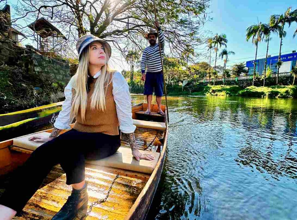 Passeio de gôndola veneziana em Morretes/PR