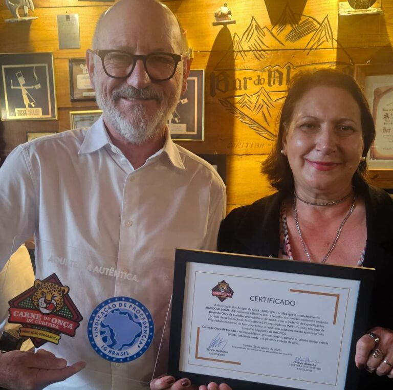 Jorge Tonato do Bar do Alemão e Nil Almeida, diretora da Aonça. Foto Sergio Medeiros