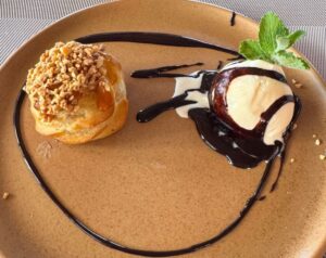 Profiterole caramelizado (foto Ceres Batistelli)