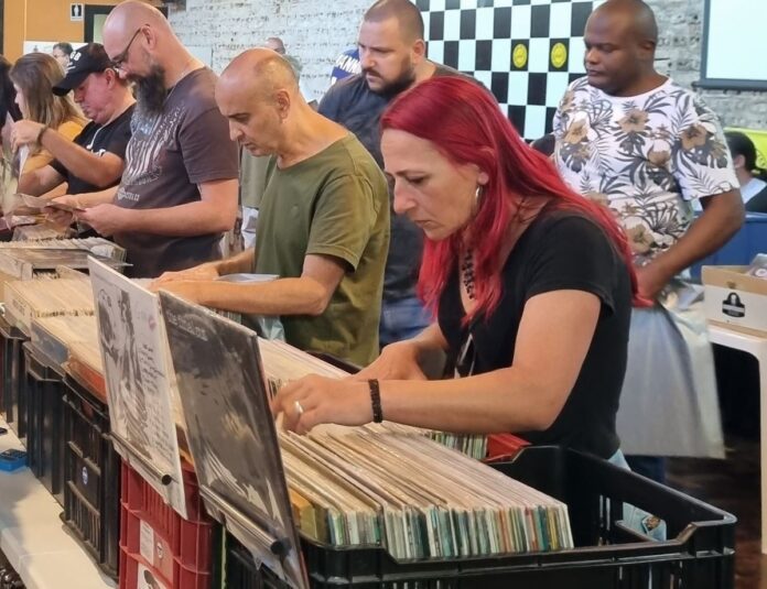 Feira CWB Vinil Project volta ao Jeep Clube (foto Simone Rodriguez)