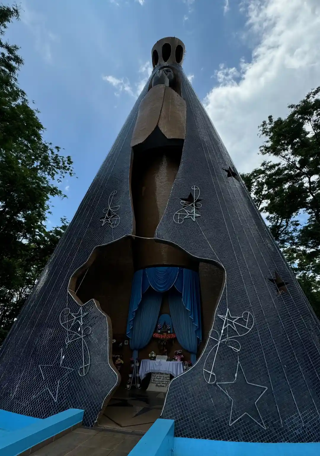 Estátua de Nossa Senhora Aparecida, em Itaipuândia.