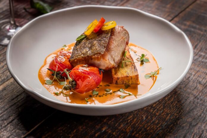 Turismo gastronômico: prato do Sensi - Ricciola-alla-puttanesca (foto Mario-Rodrigues)