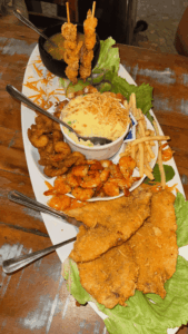 Prato com camarões e peixe