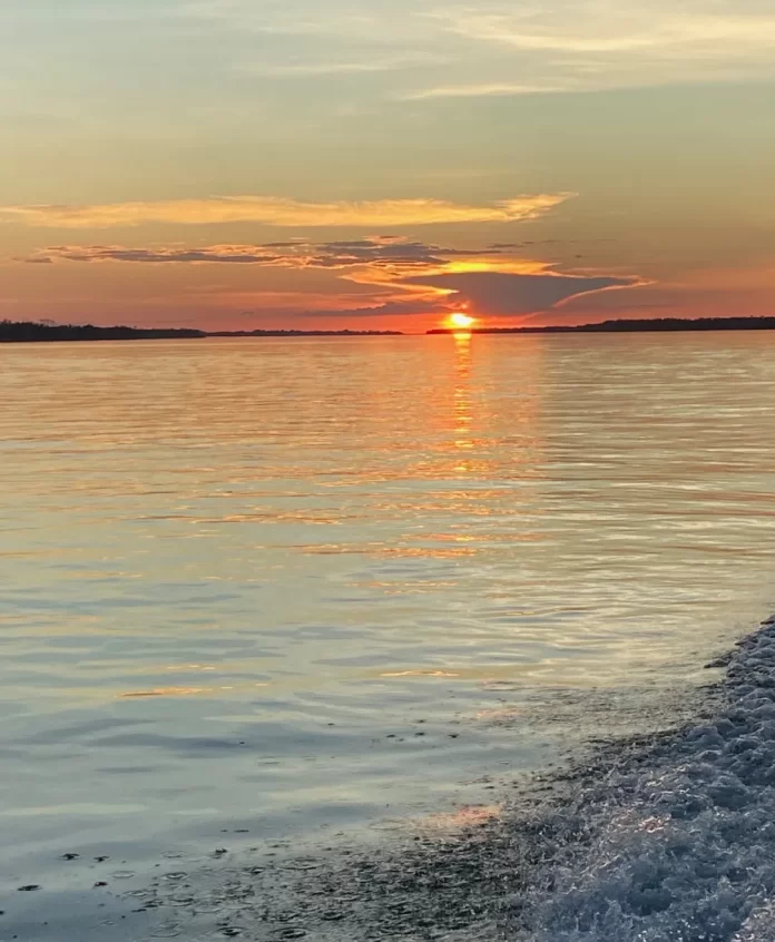 Pôr do Sol no Rio Paraná, em Porto Rico. Foto: Elaine Nunes
