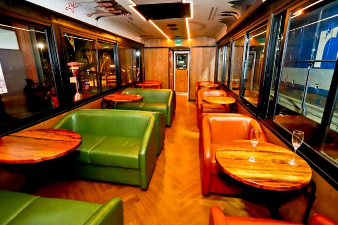 Aqui o novo vagão da Serra Verde Express (foto Antonio More)