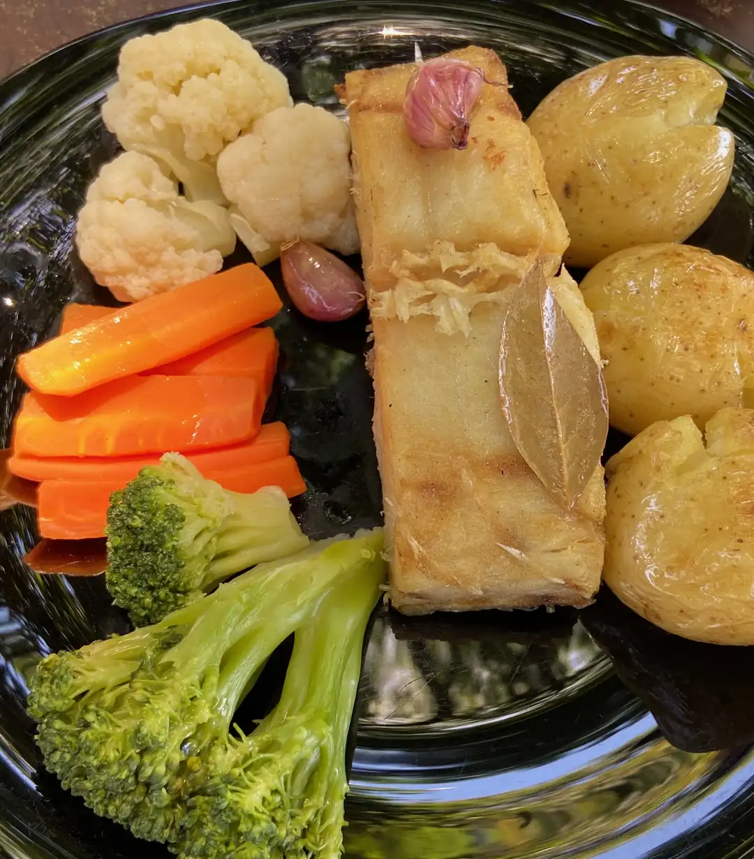 Lombo de bacalhau na brasa, no Costa Rica, no Rio Paraná,