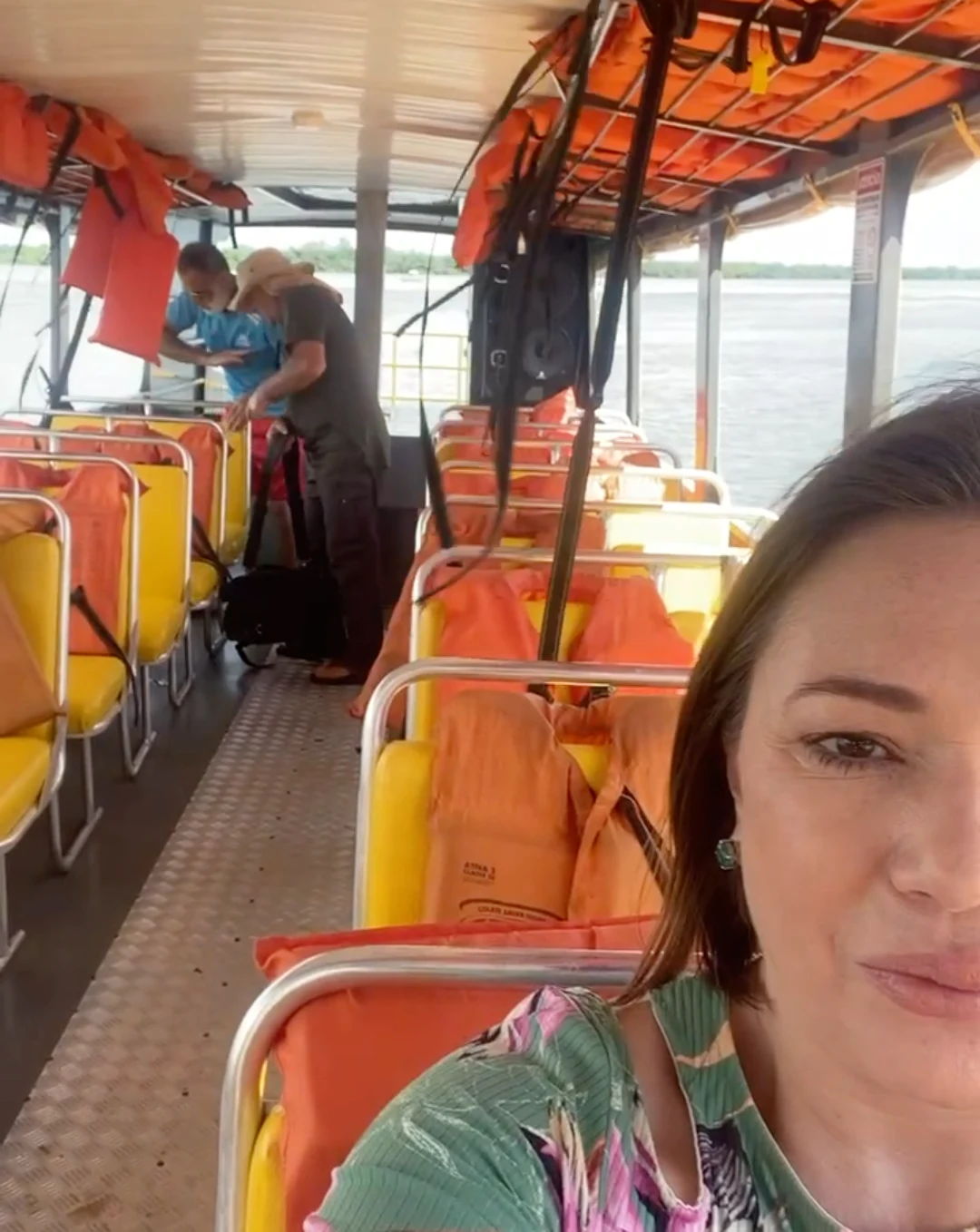 Interior do Barco que leva ao Rio Paraná, Porto São José