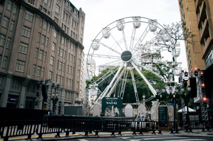 Roda Gigante do Natal em Curitiba (Crédito Gabriel Rodriguez Martins)