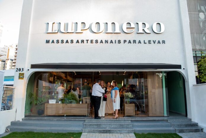 Fachada do Luponero Batel - Foto Erlei Schade