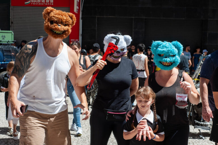 Cred www.wikitravel.ai / Zombie Walk Curitiba