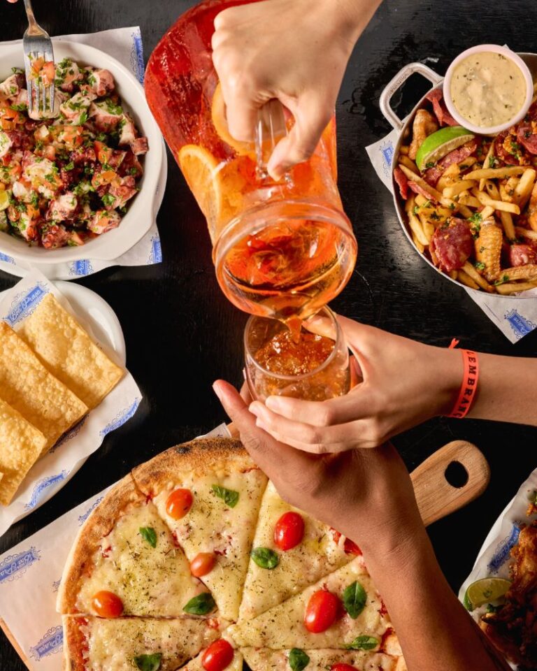 Petiscos e drinks em jarra (foto Marcelo Bruzzi)