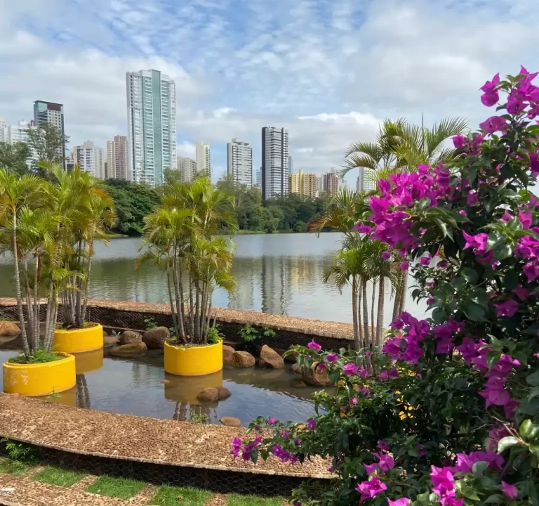 Vista de Londrina do Lago Igapó.