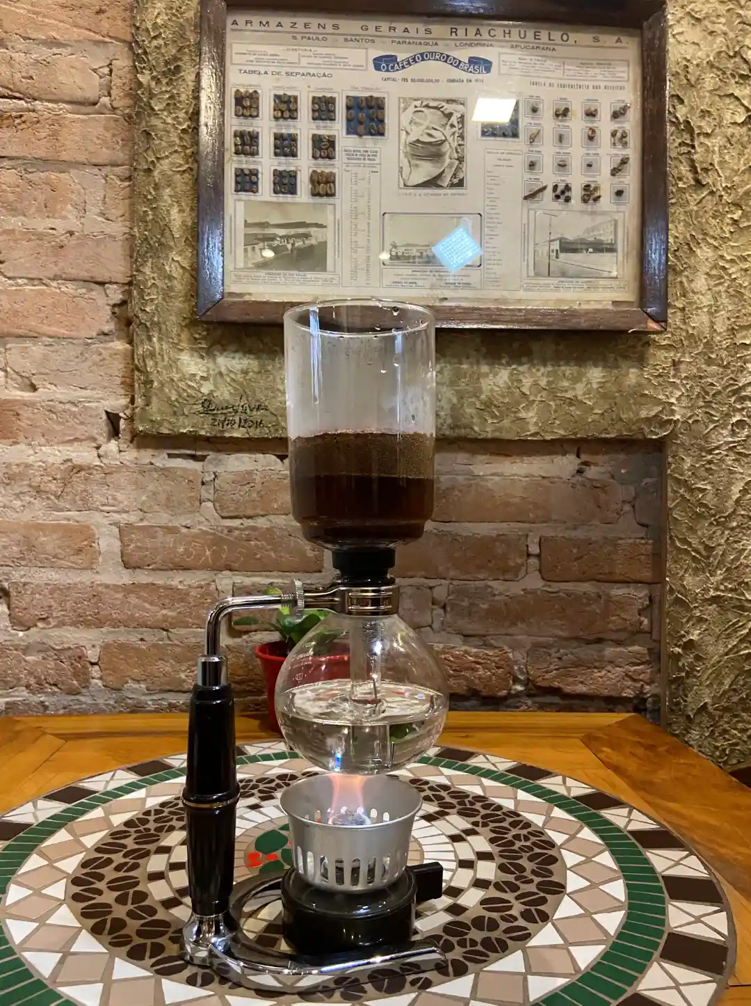 Um método especial de passar café, em Londrina.