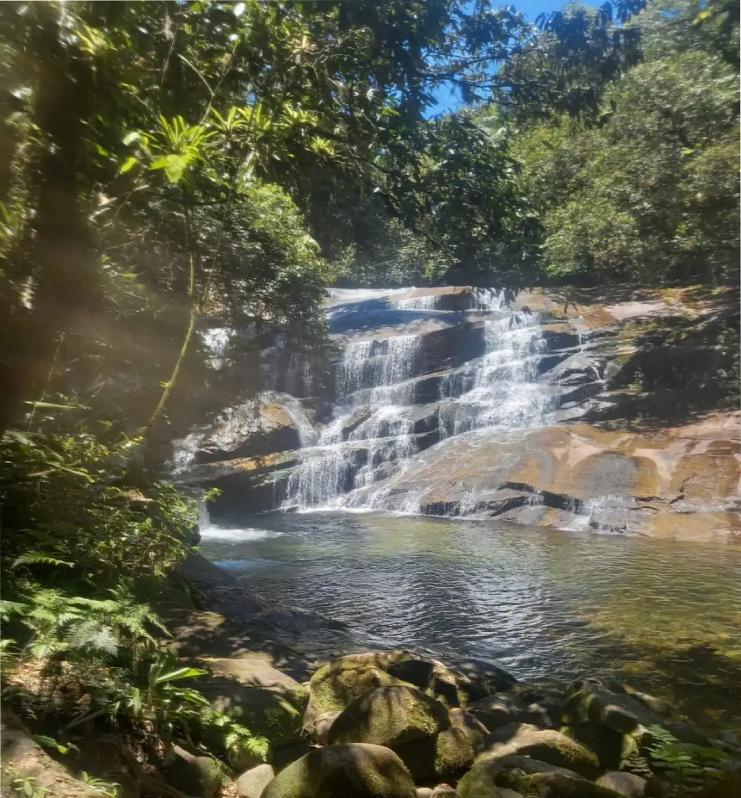 Salto Parati, uma cachoeira escondida na Mata Atlântica.