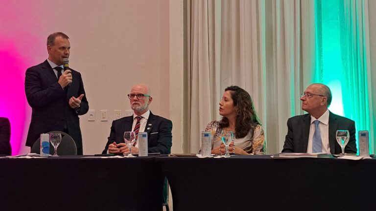 Daniel Panizzi, vice-presidente do Consevitis-RS, em sua fala ao vice-presidente Geraldo Alckmin. (foto Diego Adami/Sublinha Comunicação)