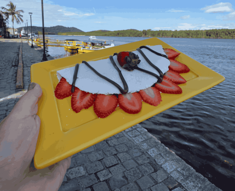 Tapioca de Nutella com morango em Paranaguá