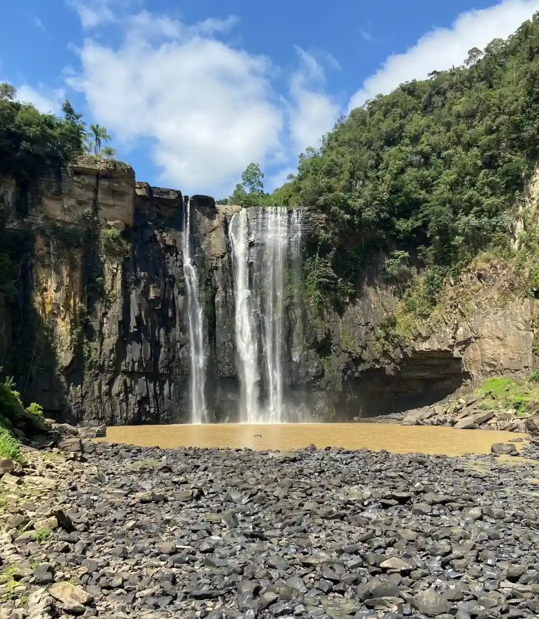 Salto Rio Branco visto de baixo.