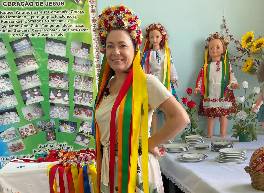 Pausa pra usar um pouco do traje folclórico ucraniano. 