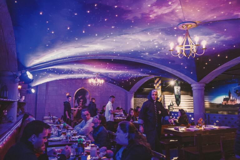 Escola da Magia, brindes e promoção agitam o rodízio do Beco Pizza & Magia no Carnaval 2026