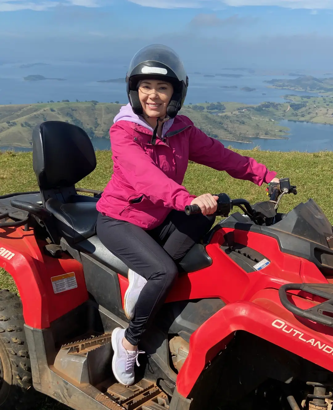 Parada do passeio de quadriciclo, no Morro do Gavião, Ribeirão Claro. Foto: Maurício Martins.