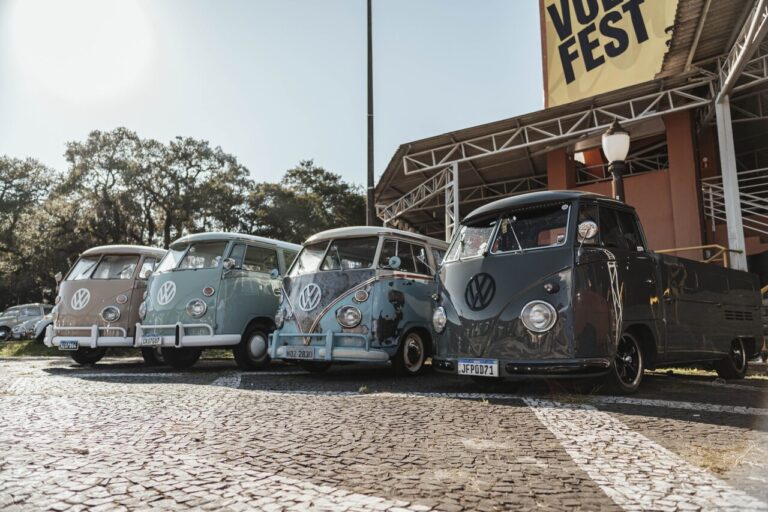 Curitiba Volksfest: evento com carros antigos e programação para toda a família no feriado