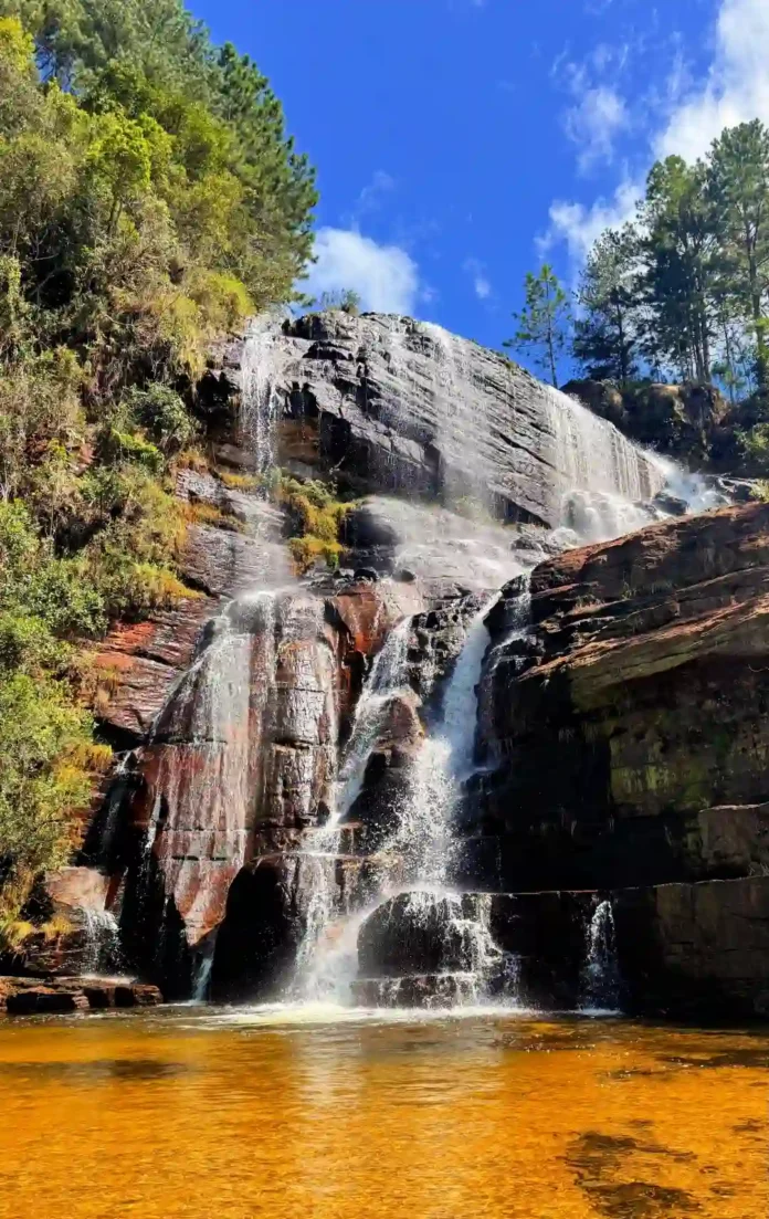 Cachoeira do Postinho, uma das maravilhas de Sengés, nos Campos Gerais do Paraná.