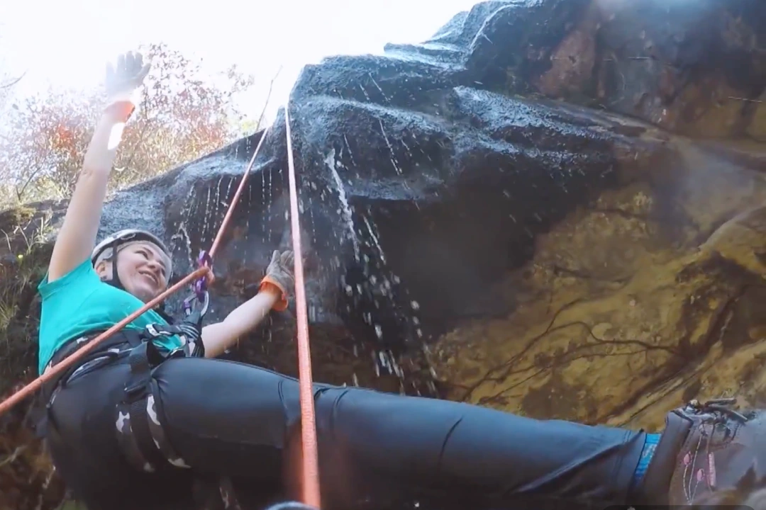 Rapel nas cachoeiras de Sengés, no Paraná