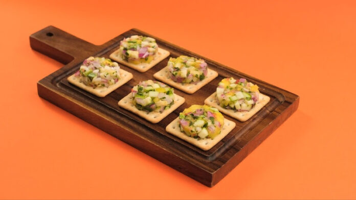 Cream cracker com tartar de abobrinha (foto Horta Produções/Todeschini)