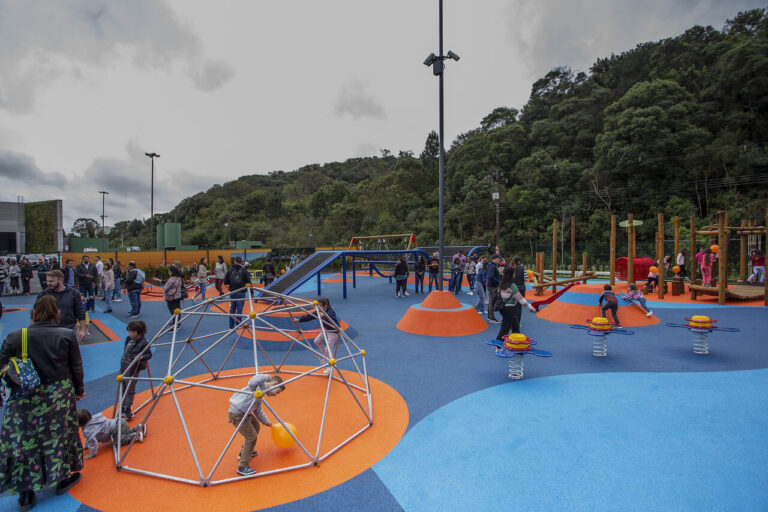 Oficina gratuita no Parquinho Positivo, no Parque Barigui, neste sábado (16)