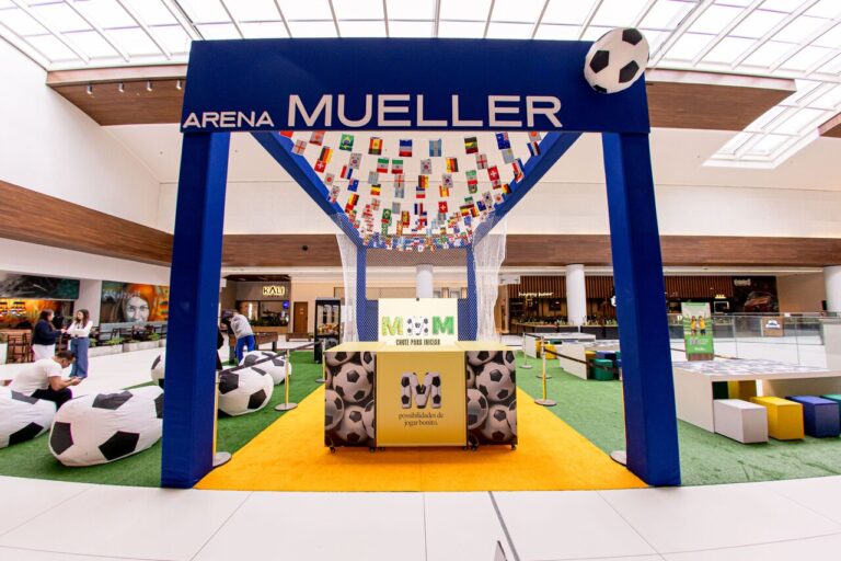Vamos trocar figurinhas da Copa? Arena Mueller está com novas atrações para fãs de futebol e colecionadores