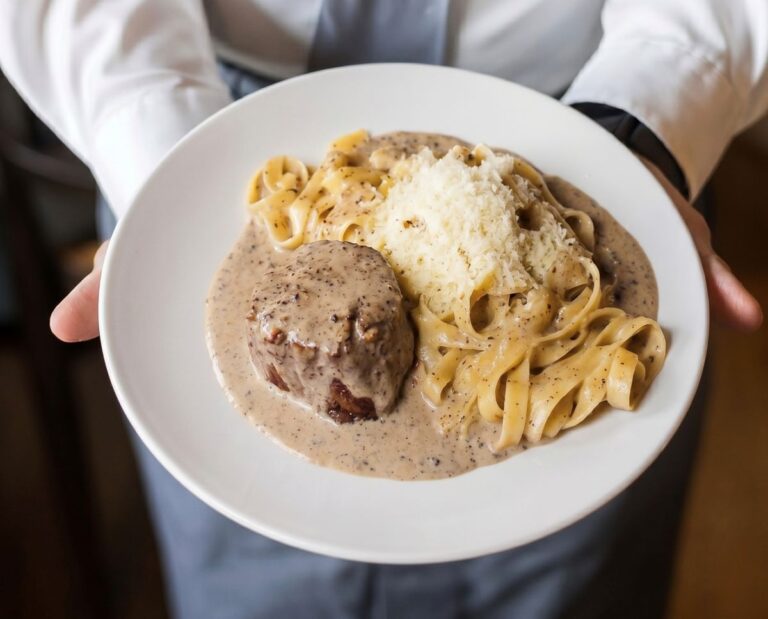 Mignon grelhado com molho de trufas negras e Fettuccine trufado do festival de trufas (foto Morôni Malkovich)