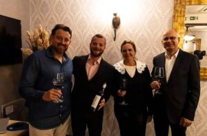 Fábio Pereira do Porcini Trattoria, Antonis Papadopoulos Export Manager da Costa Lazaridi, Priscila da Importadora GRK e Nelson Loureiro da KOS Vinhos Especiais.