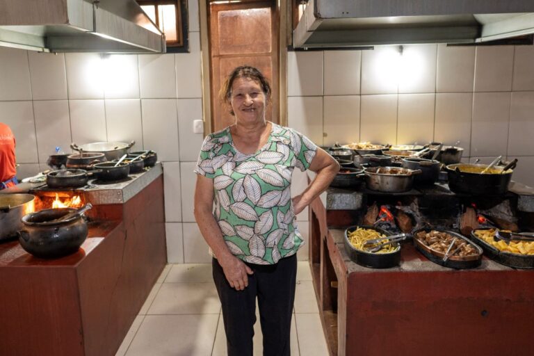 Em Bichinho, D. Angela, do Tempero da Angela (foto André Frade)