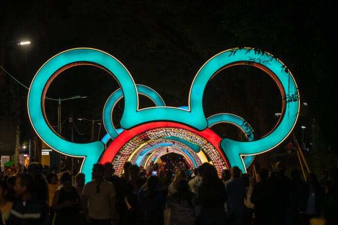 Disney-Celebra-2025---Parque-Magico-Tunel-do-Mickey-Creditos-Divulgacao-AirPromo--