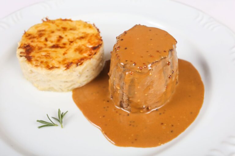 L'Épicerie Mignon ao molho Dijon (foto Rodrigo Pierrot)