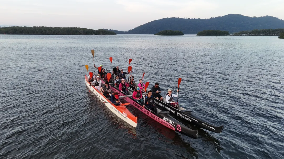Canoa Havaiana na Baía de Paranaguá.