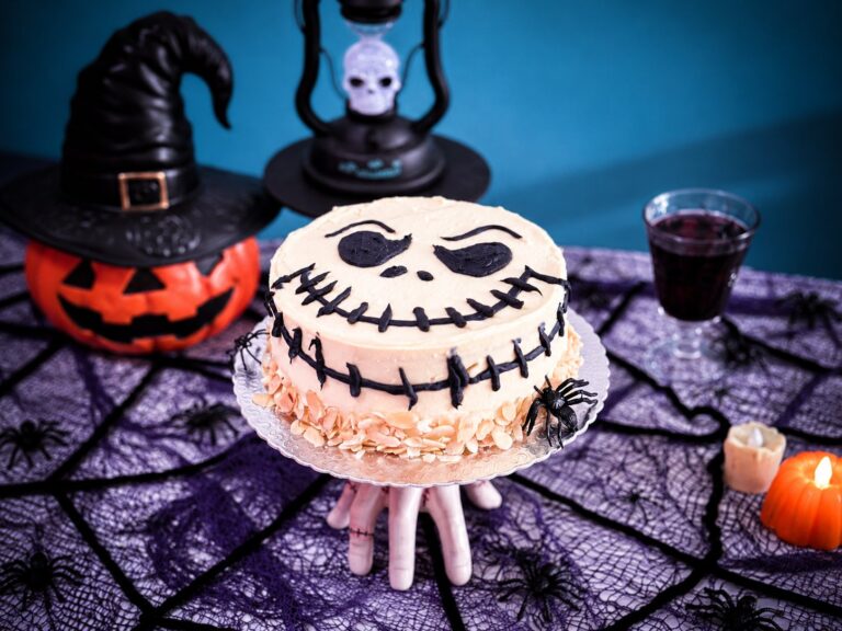 Halloween em Curitiba: confeitaria aposta em bolos monstruosos, maçãs do horror e outras gostosuras